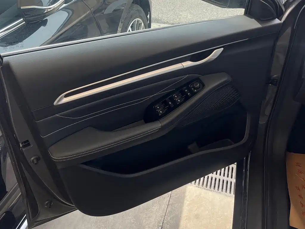 Geely Auto Geely Emgrand 2026 Model Year 4th Generation 4 Million Anniversary Edition 1.5L CVT Soaring Type 2026 - thumbnail 7