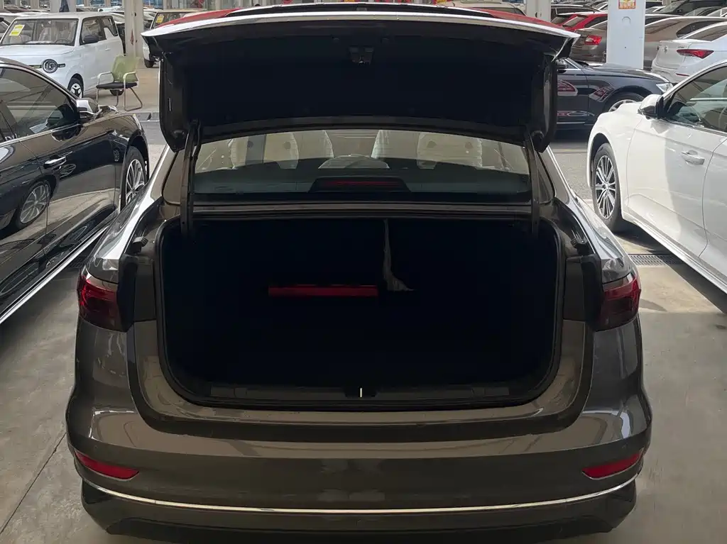Geely Auto Geely Emgrand 2026 Model Year 4th Generation 4 Million Anniversary Edition 1.5L CVT Soaring Type 2026 - thumbnail 12