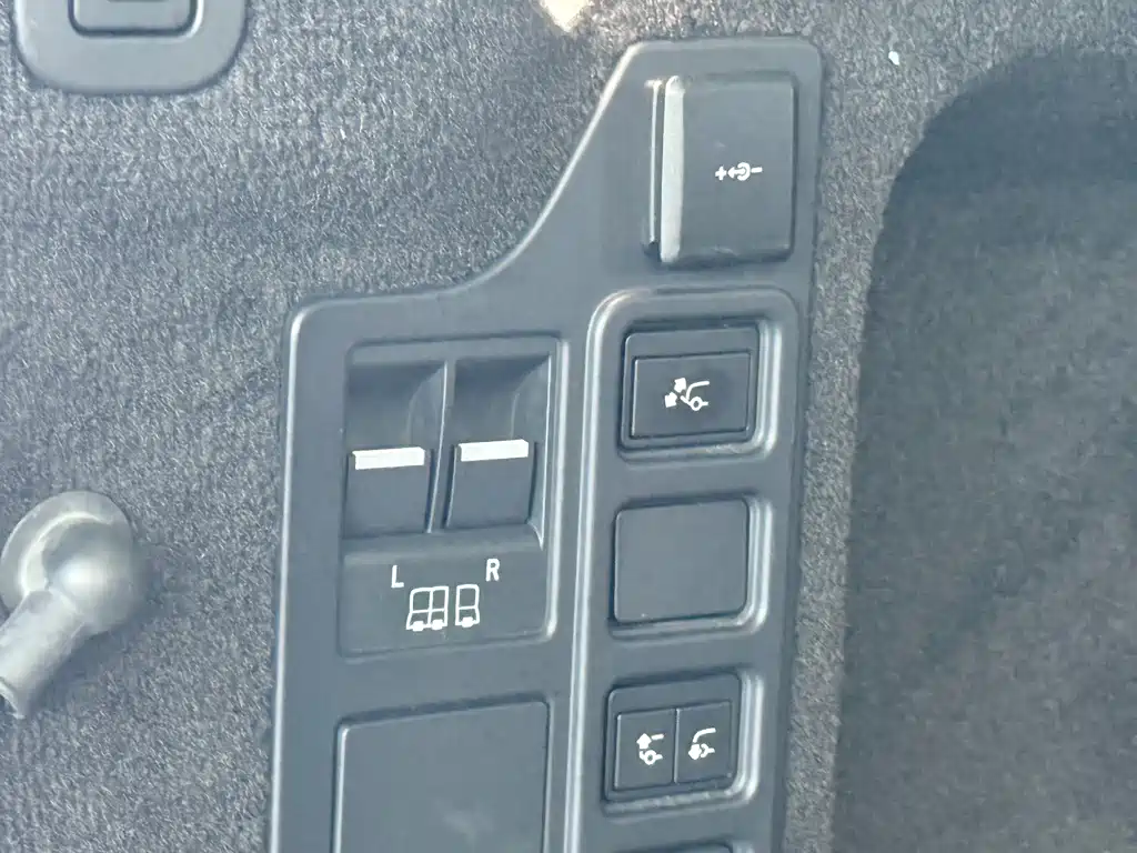 Land Rover Discovery 2021 360PS R-Dynamic SE 2022 - thumbnail 17