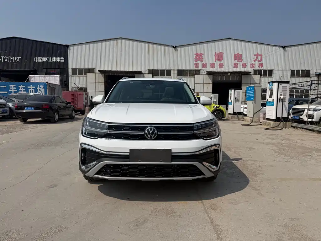 Volkswagen Tharu 2024 300TSI Front-Wheel Drive Full Moon Edition 2024 - thumbnail 2