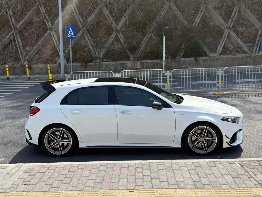 Mercedes-Benz Mercedes-Benz A-Class AMG A 45 4MATIC+ 2023 - thumbnail 4