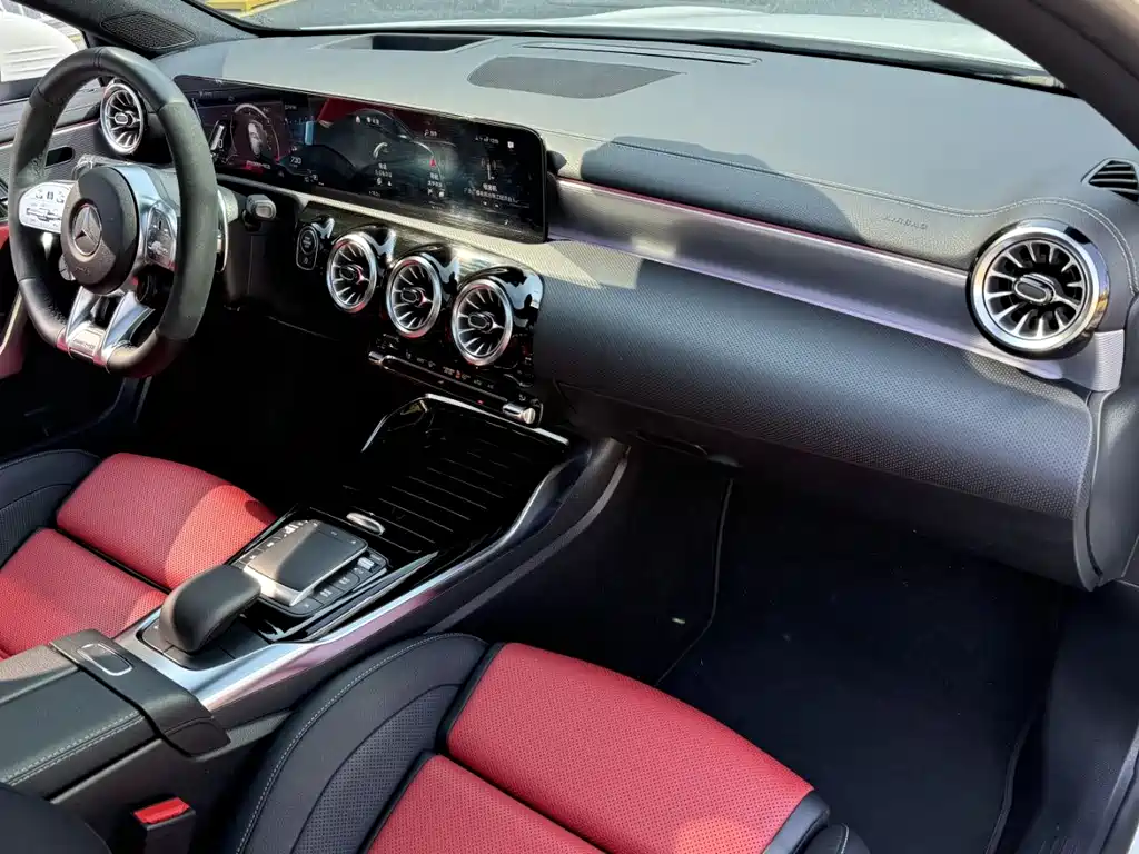 Mercedes-Benz Mercedes-Benz A-Class AMG A 45 4MATIC+ 2023 - thumbnail 6