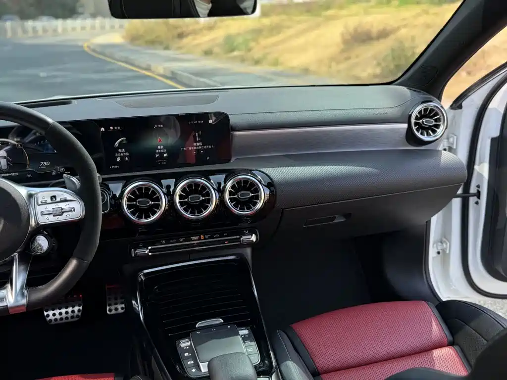 Mercedes-Benz Mercedes-Benz A-Class AMG A 45 4MATIC+ 2023 - thumbnail 8