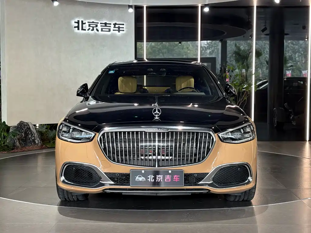 Mercedes-Benz Maybach S-Class 2022 S 680 4MATIC Virgil Abloh Limited Edition 2023 - thumbnail 2