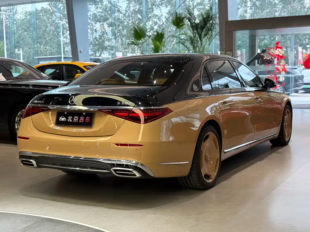 Mercedes-Benz Maybach S-Class 2022 S 680 4MATIC Virgil Abloh Limited Edition 2023 - thumbnail 5