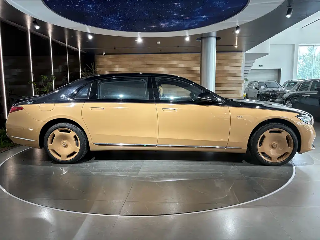 Mercedes-Benz Maybach S-Class 2022 S 680 4MATIC Virgil Abloh Limited Edition 2023 - thumbnail 6