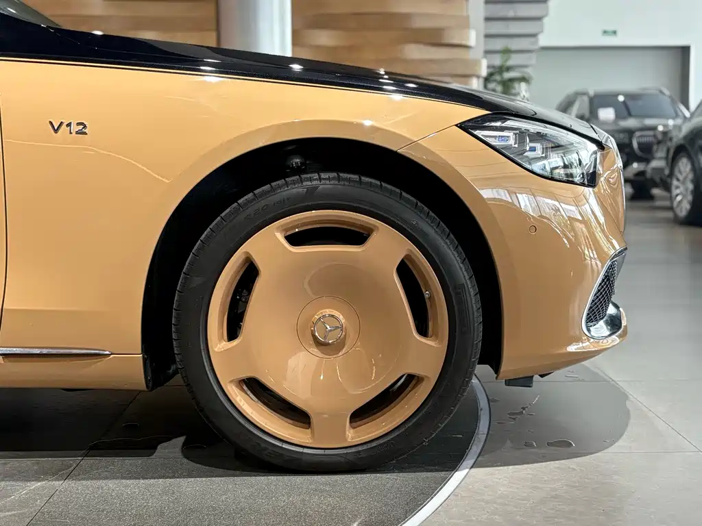 Mercedes-Benz Maybach S-Class 2022 S 680 4MATIC Virgil Abloh Limited Edition 2023 - thumbnail 8