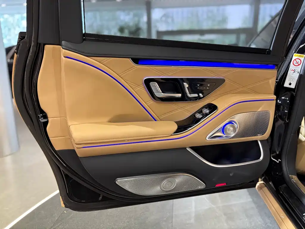 Mercedes-Benz Maybach S-Class 2022 S 680 4MATIC Virgil Abloh Limited Edition 2023 - thumbnail 16