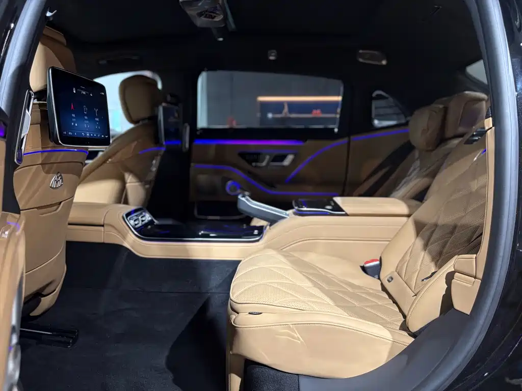 Mercedes-Benz Maybach S-Class 2022 S 680 4MATIC Virgil Abloh Limited Edition 2023 - thumbnail 17