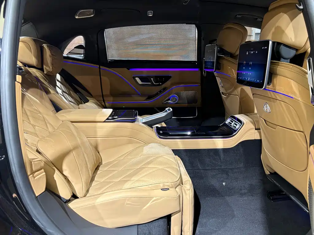 Mercedes-Benz Maybach S-Class 2022 S 680 4MATIC Virgil Abloh Limited Edition 2023 - thumbnail 23