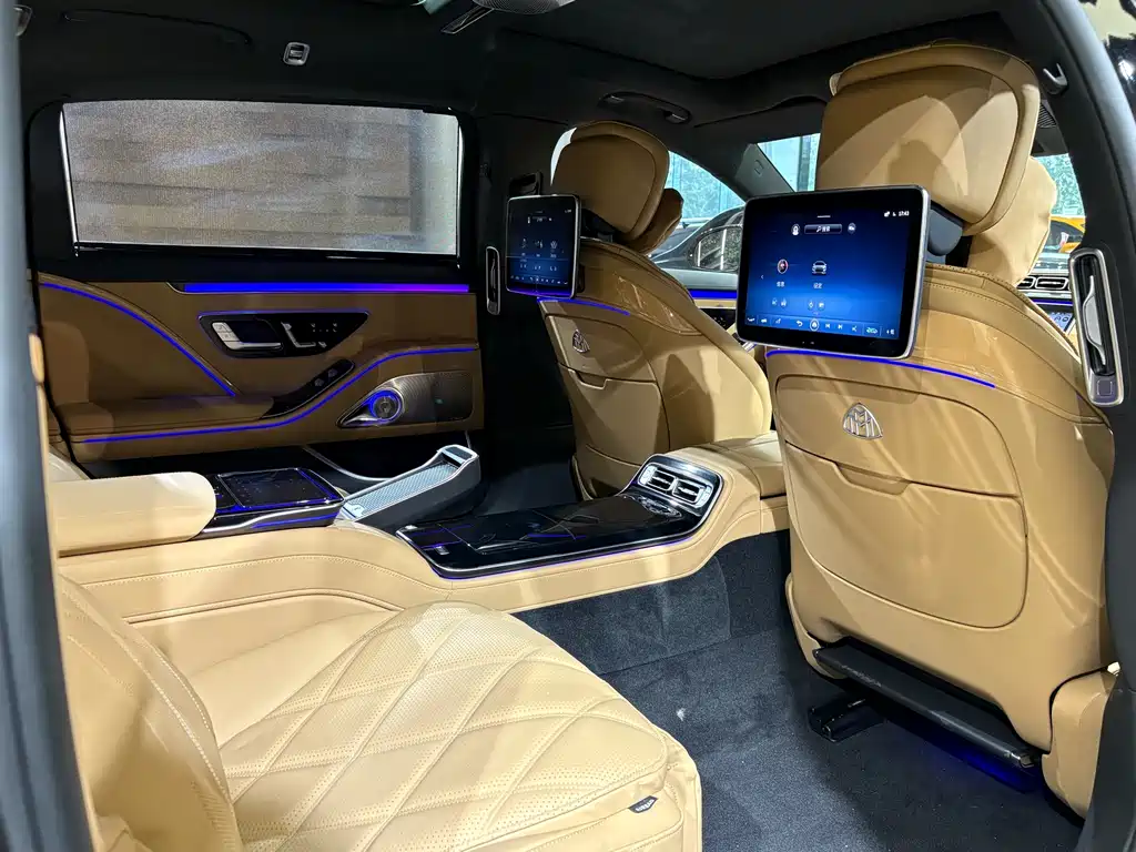 Mercedes-Benz Maybach S-Class 2022 S 680 4MATIC Virgil Abloh Limited Edition 2023 - thumbnail 24
