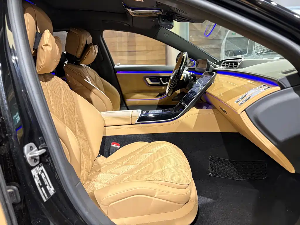 Mercedes-Benz Maybach S-Class 2022 S 680 4MATIC Virgil Abloh Limited Edition 2023 - thumbnail 28