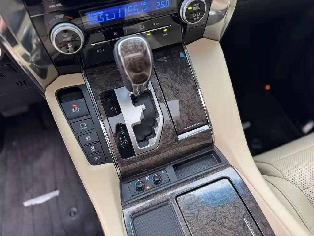 Toyota Alphard 2021 Model Hybrid 2.5L Executive Version 2021 - thumbnail 14