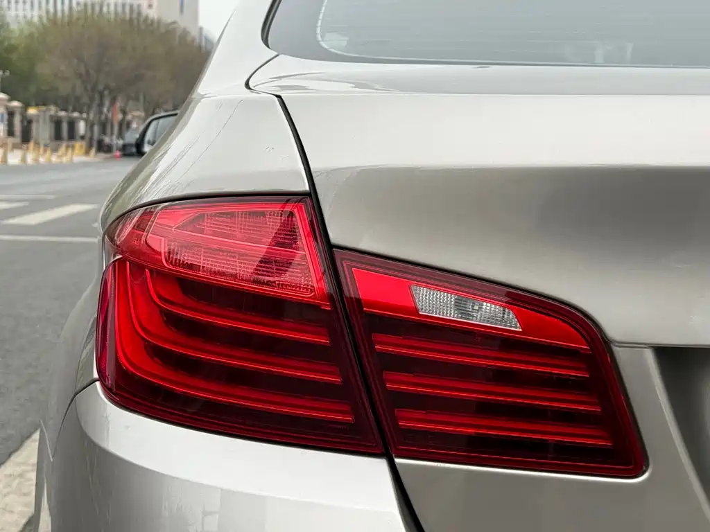 BMW BMW 5 Series 2014 525Li Luxury Design Package 2014 - thumbnail 9
