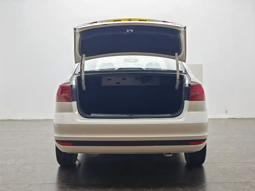 Volkswagen Volkswagen Bora 2018 1.5L Automatic Comfort Model 2018 - thumbnail 9