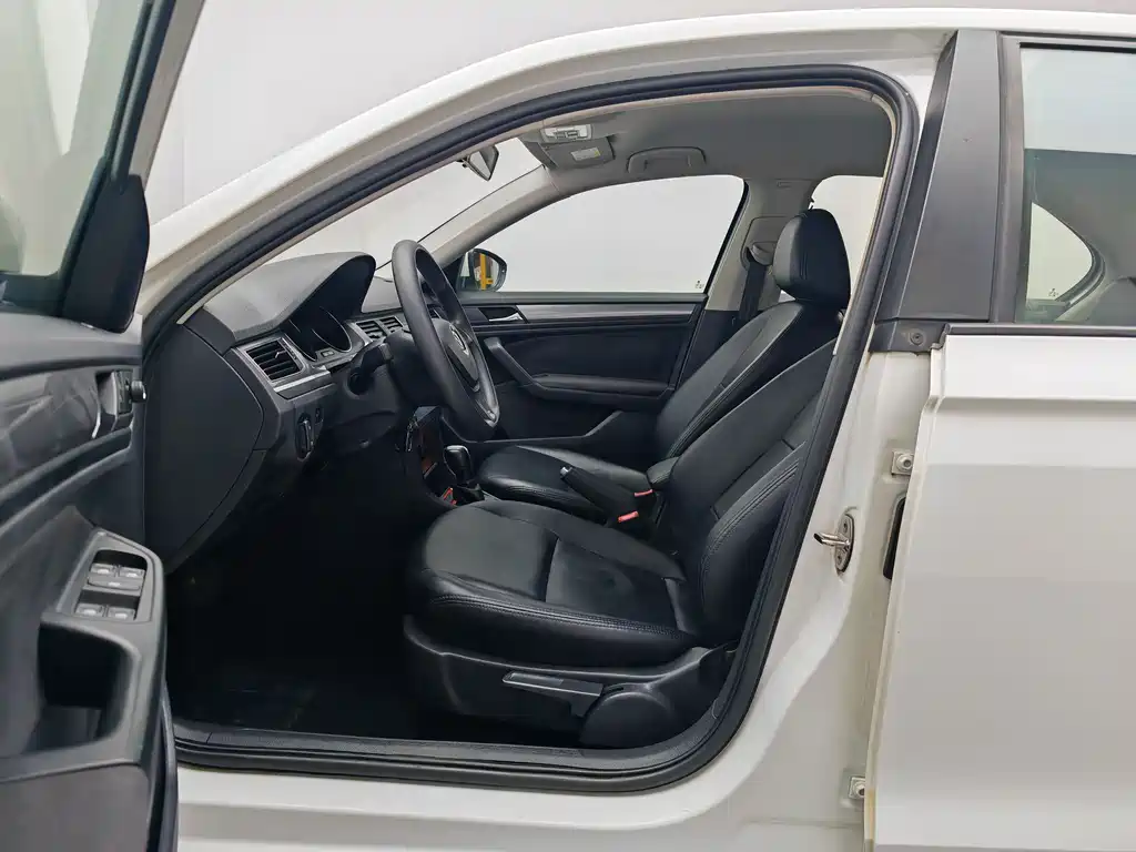 Volkswagen Volkswagen Bora 2018 1.5L Automatic Comfort Model 2018 - thumbnail 10