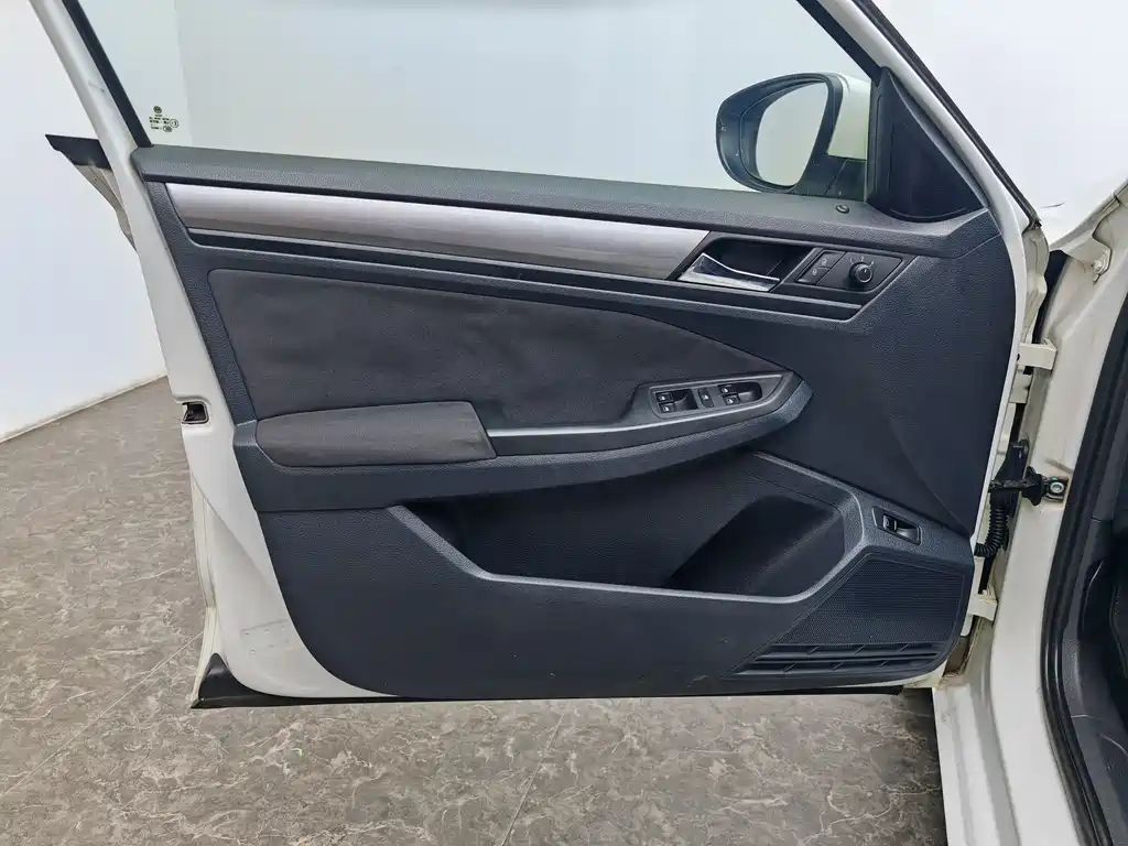 Volkswagen Volkswagen Bora 2018 1.5L Automatic Comfort Model 2018 - thumbnail 15