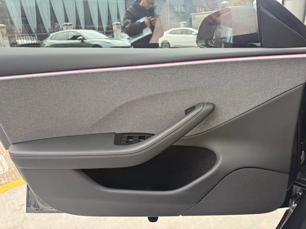 Tesla Model 3 2025 Rear-Wheel Drive 2024 - thumbnail 5