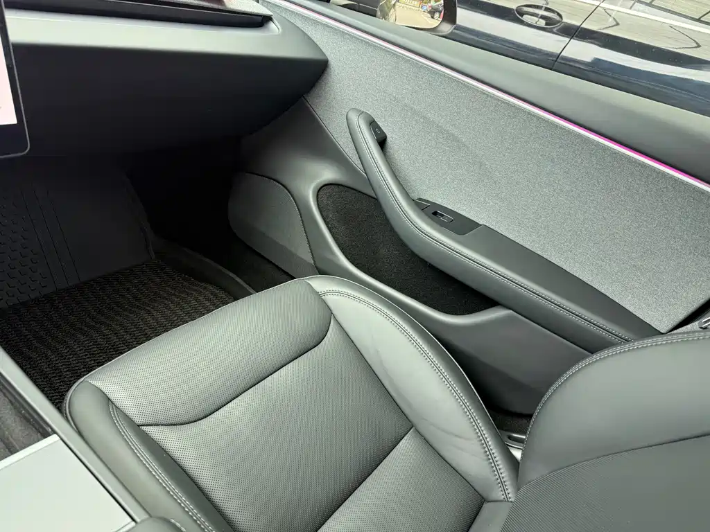 Tesla Model 3 2025 Rear-Wheel Drive 2024 - thumbnail 9