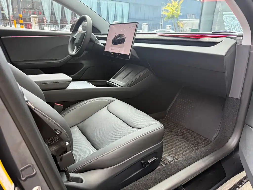 Tesla Model 3 2025 Rear-Wheel Drive 2024 - thumbnail 11