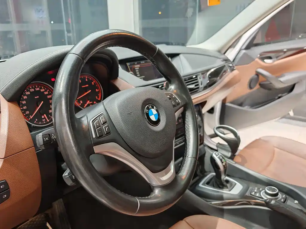BMW BMW X1 2015 sDrive18i Leading Upgrade Edition 2015 - thumbnail 10