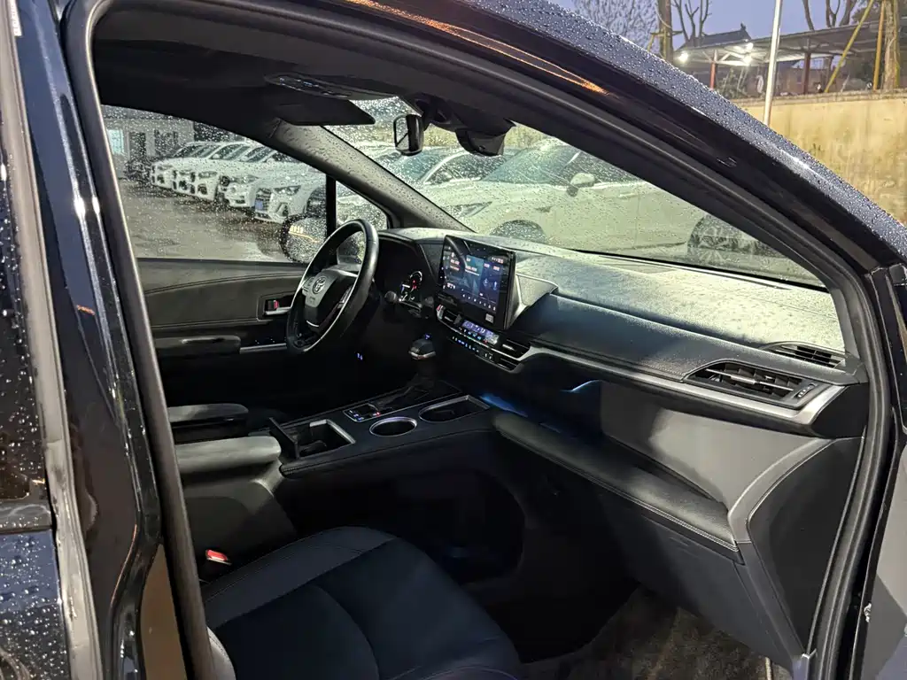 Toyota Toyota Sienna 2021 2.5L Hybrid Limited Premium Edition 2022 - thumbnail 5