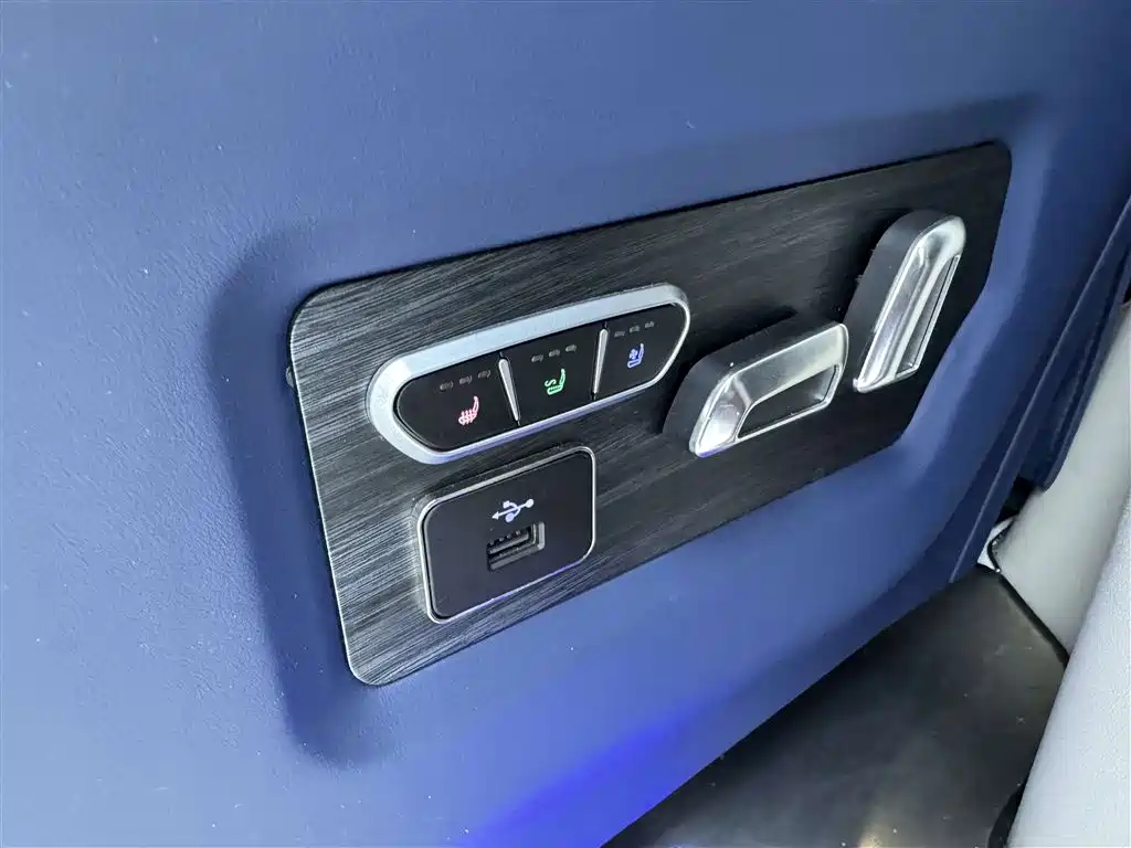 Buick Buick GL8 2023 ES Landmark Comfort Edition 2023 - thumbnail 27