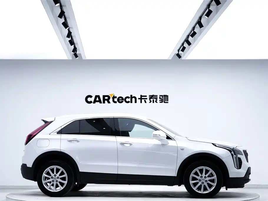 Cadillac Cadillac XT4 2021 28T FWD Technology Edition 2021 - thumbnail 4