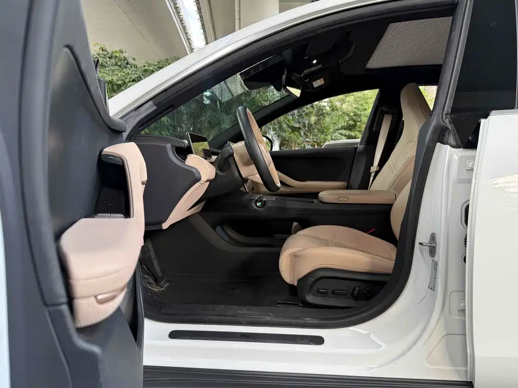 NIO NIO ET5 2022 75kWh 2023 - thumbnail 8