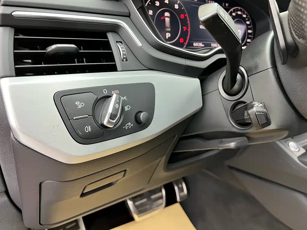 Audi Audi A4 Import 2020 Avant Progressive 40 TFSI Luxury Dynamic Model 2020 - thumbnail 4