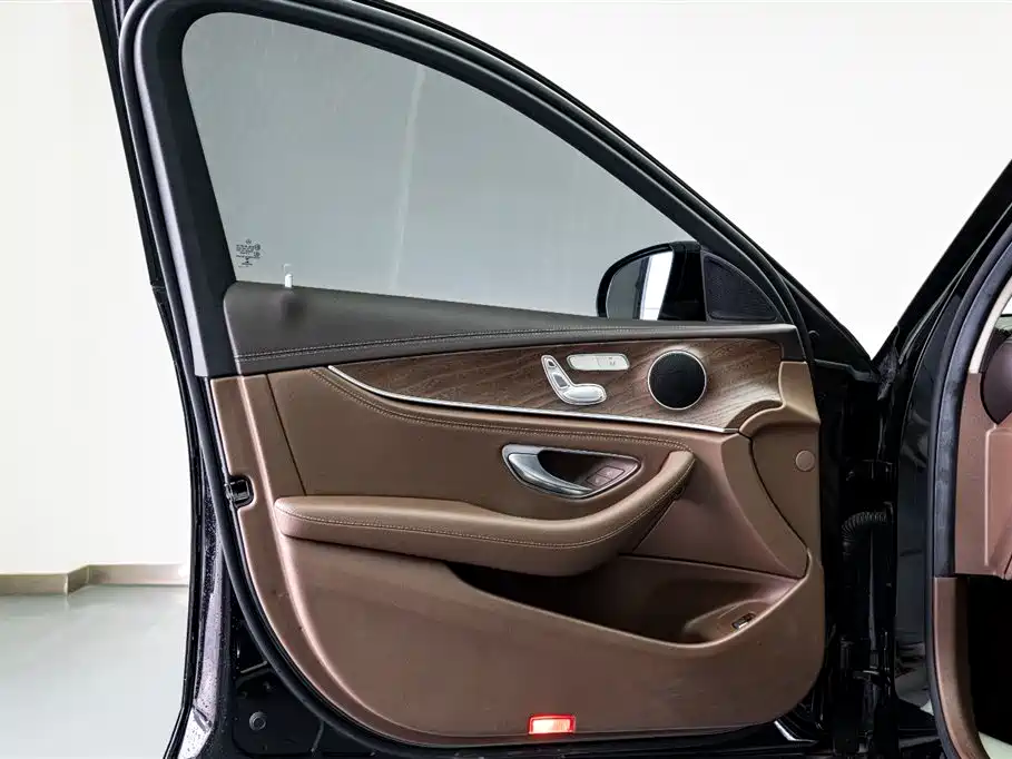 Mercedes-Benz Mercedes-Benz E-Class 2022 E 260 L Sport 2022 - thumbnail 10
