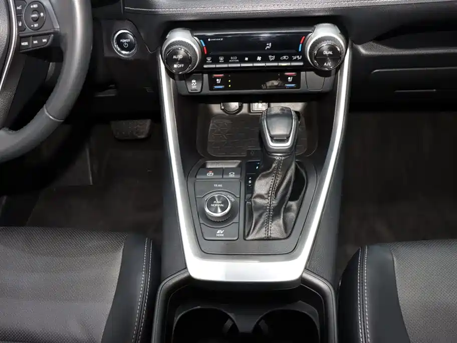 Toyota Venza 2023 Dual Engine 2.5L E-CVT AWD Premium Edition 2023 - thumbnail 15
