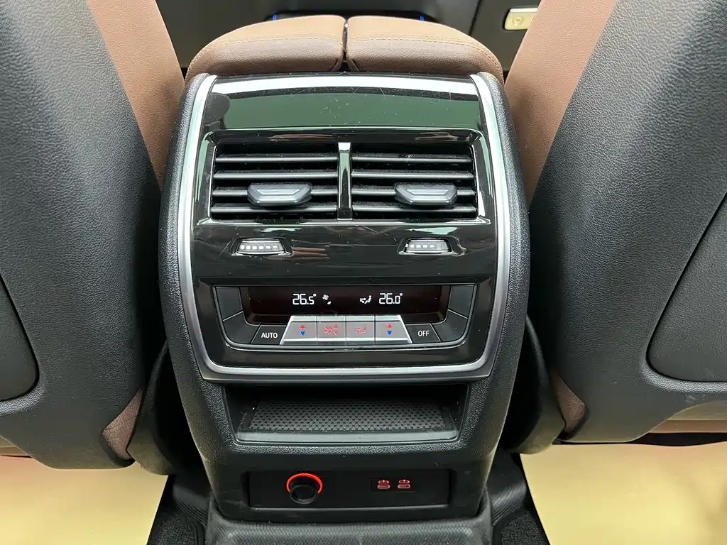 BMW BMW X7 xDrive40i Luxury Package 2023 - thumbnail 28