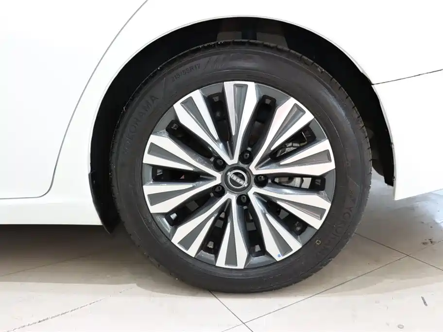 Nissan Nissan Altima 2022 2.0L XL-TLS Premium Edition 2023 - thumbnail 20