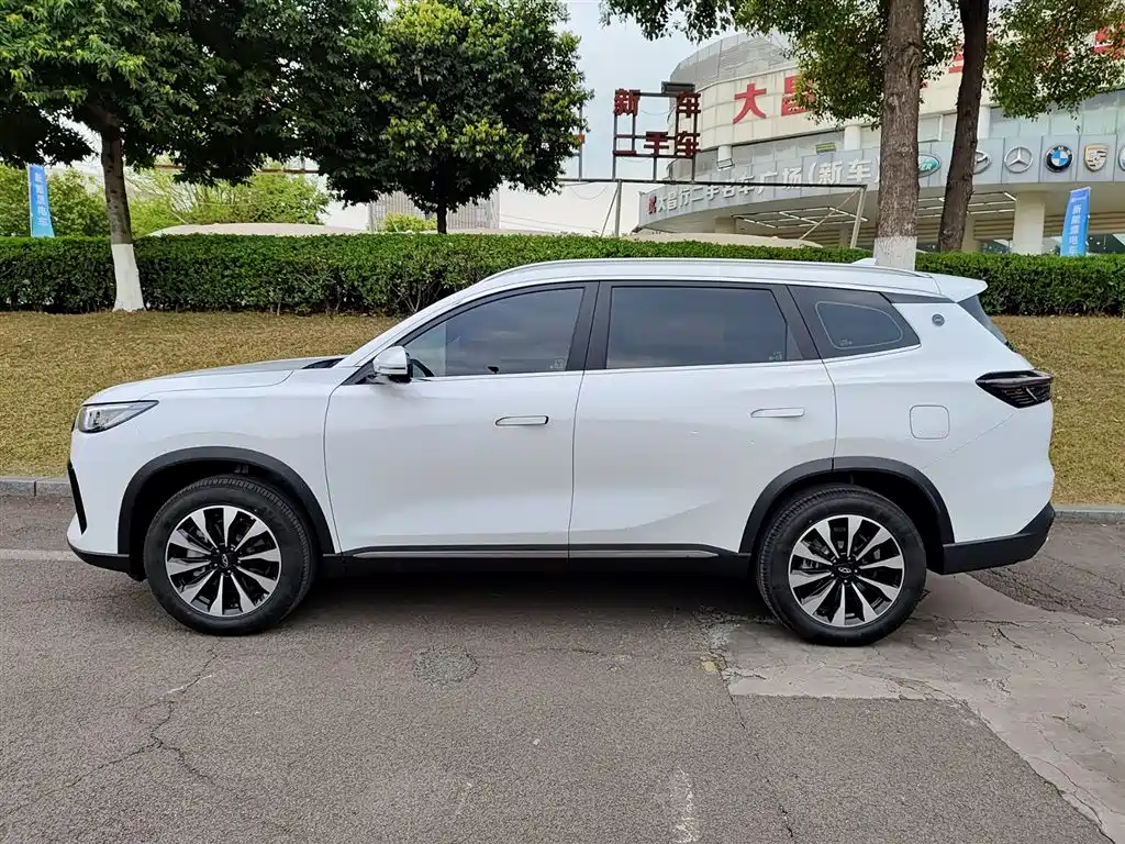 Chery Tiggo 8 PLUS 2025 290TGDI DCT Momentum Edition 2026 - thumbnail 3
