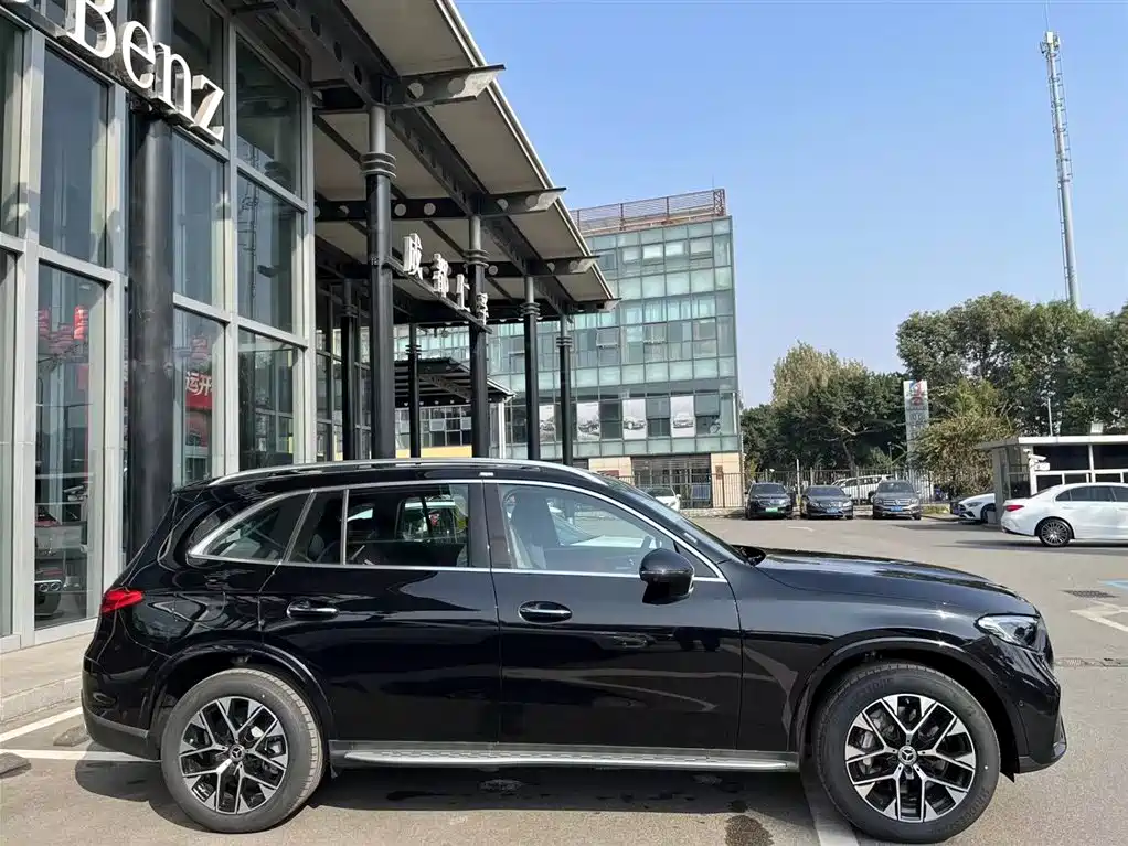 Mercedes-Benz Mercedes-Benz GLC Hybrid 2025 350 e L 4MATIC Collector's Edition 2026 - thumbnail 4