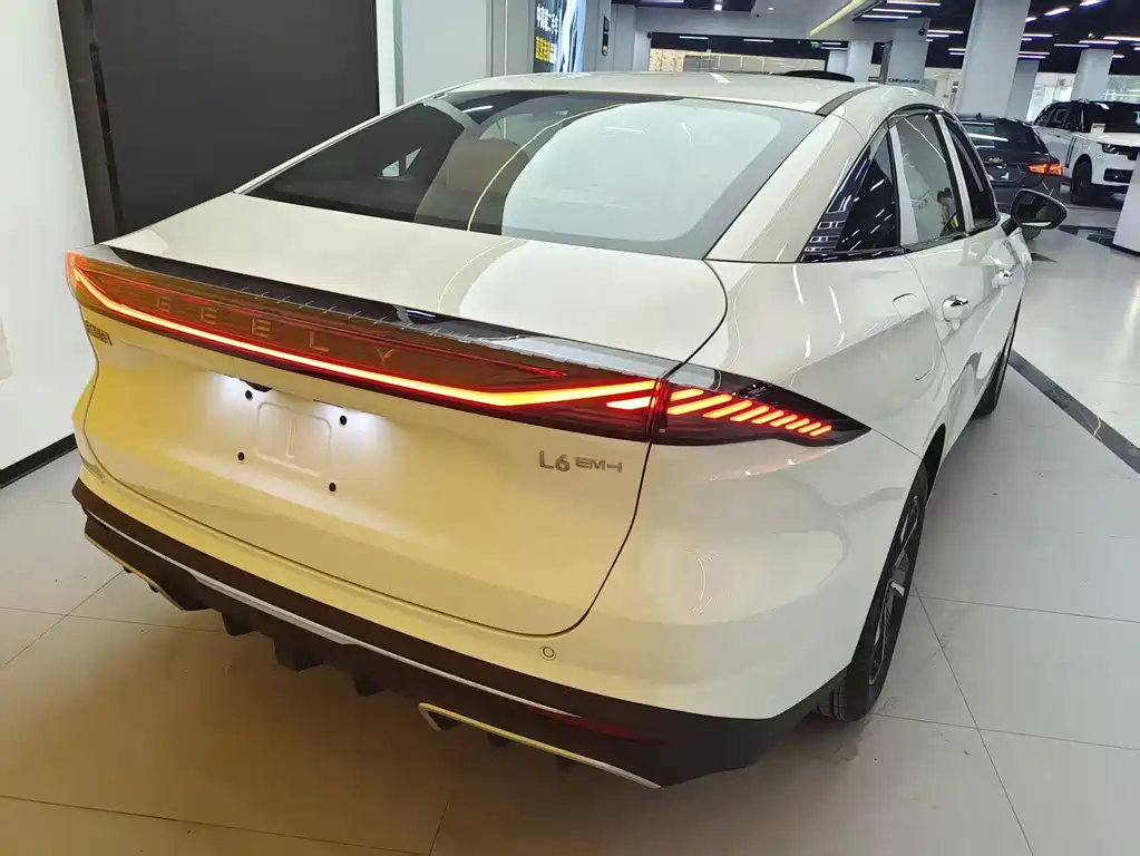 Geely Galaxy Galaxy L6 2025 EM-i 140km Starship Edition 2026 - thumbnail 2