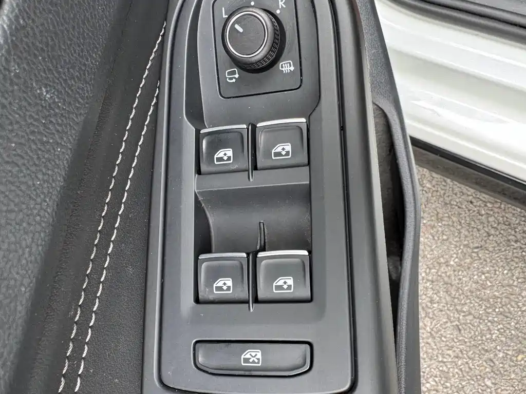 Volkswagen Volkswagen Golf 2023 280TSI DSG R-Line Lite 2022 - thumbnail 16