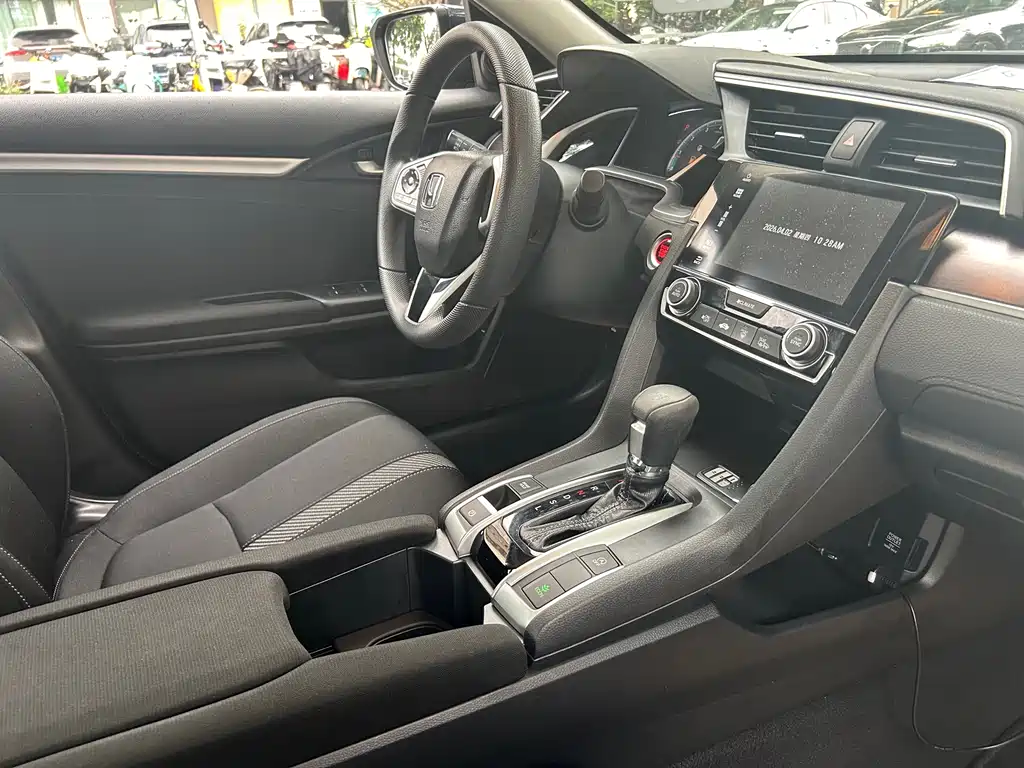 Honda Honda Civic 2016 220TURBO CVT Luxury Edition 2018 - thumbnail 6