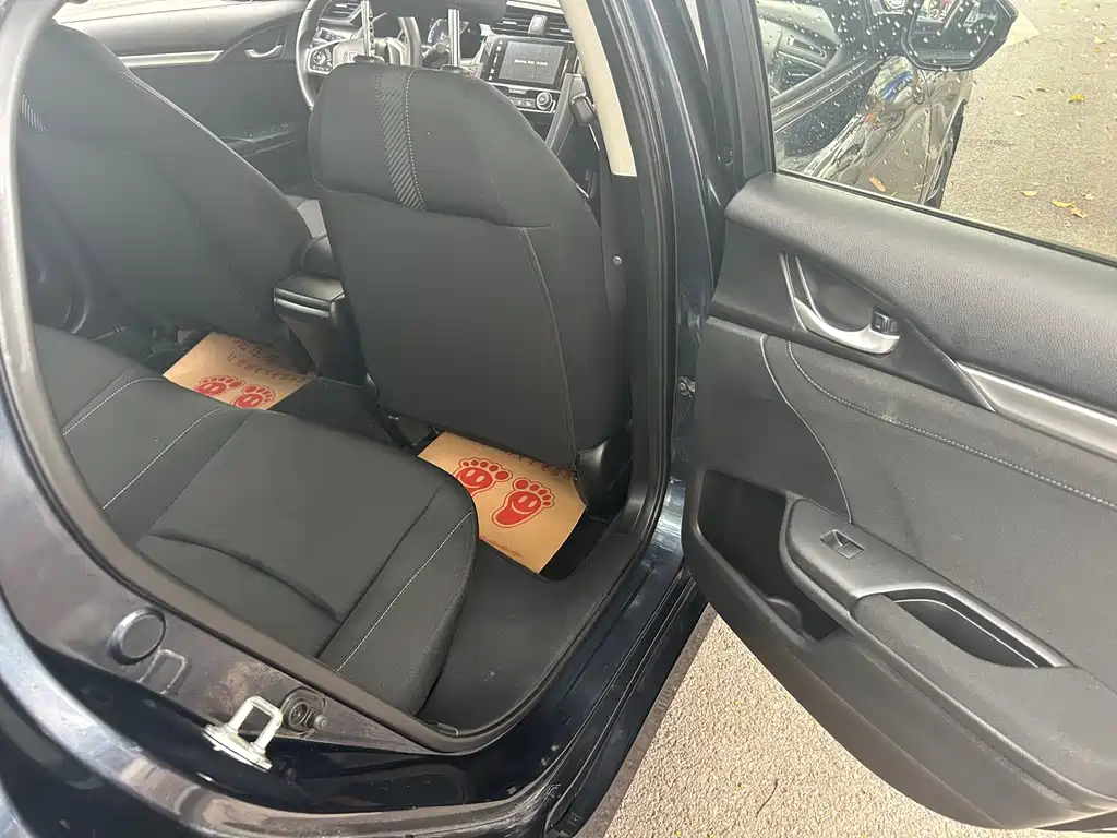Honda Honda Civic 2016 220TURBO CVT Luxury Edition 2018 - thumbnail 10
