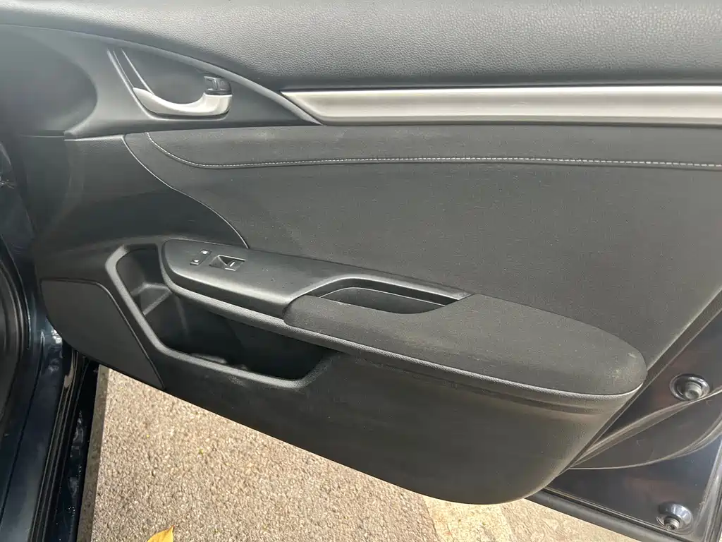 Honda Honda Civic 2016 220TURBO CVT Luxury Edition 2018 - thumbnail 15