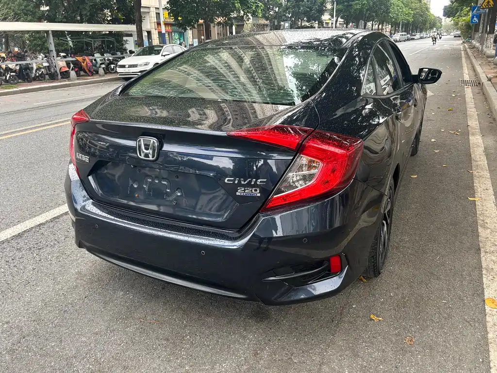 Honda Honda Civic 2016 220TURBO CVT Luxury Edition 2018 - thumbnail 18
