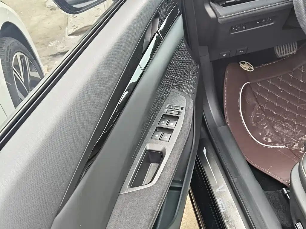 Changan Changan UNI-V 2022 2.0T Swift Edition 2022 - thumbnail 4
