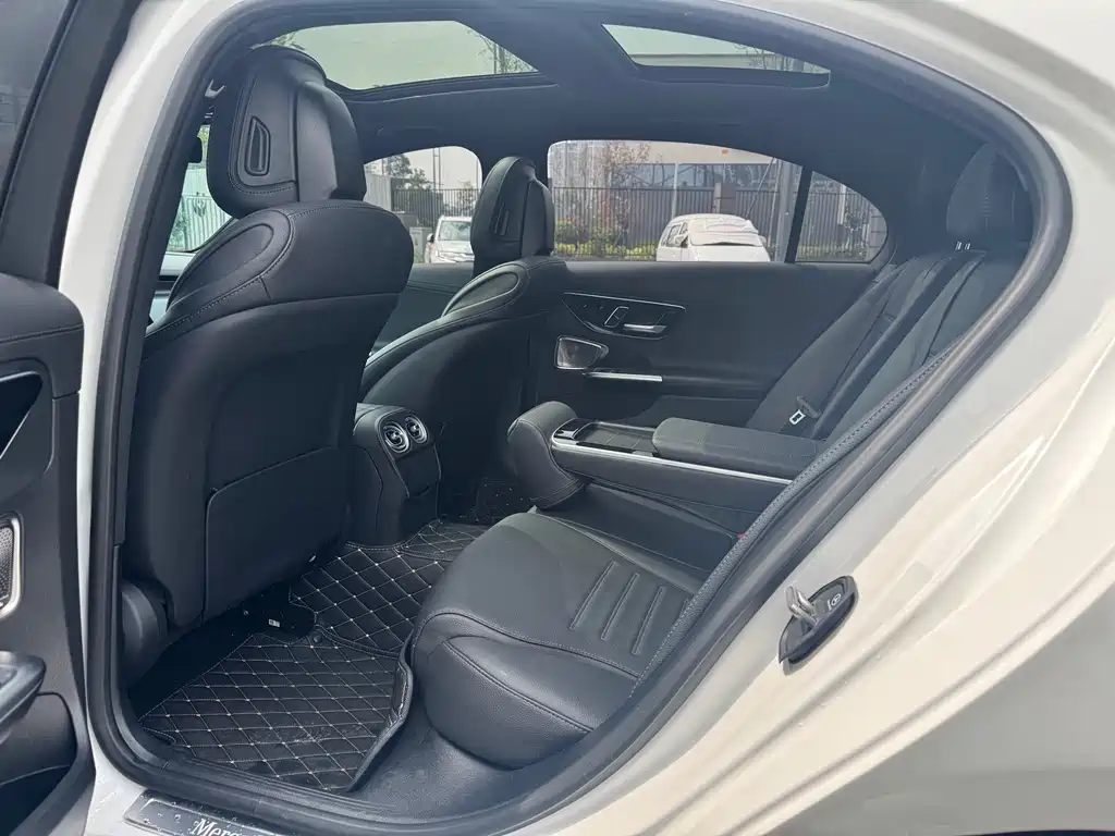 Mercedes-Benz Mercedes-Benz C-Class 2025 C 260 L Night Sport Edition 2025 - thumbnail 6