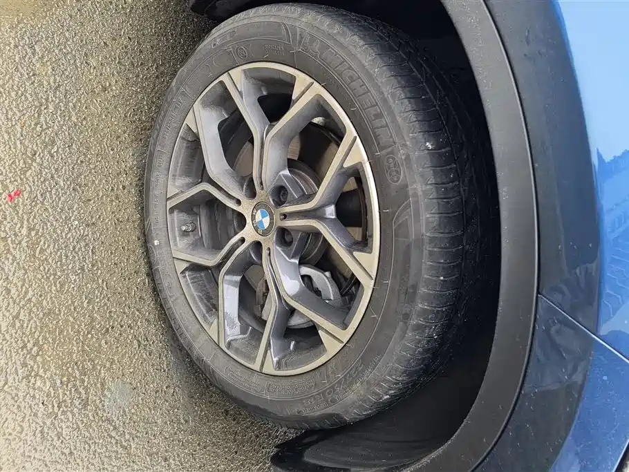 BMW BMW X1 2022 sDrive25Li Leading Edition 2023 - thumbnail 6