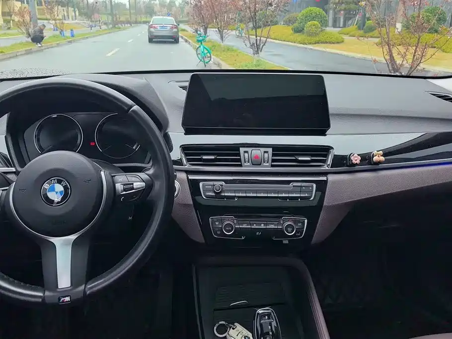 BMW BMW X1 2022 sDrive25Li Leading Edition 2023 - thumbnail 13
