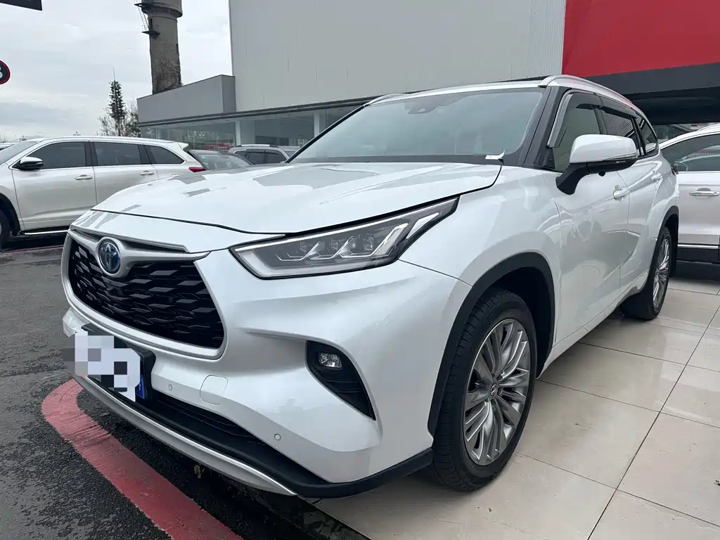 Toyota 汉兰达 2022款 双擎 2.5L 四驱尊贵版 7座 2022