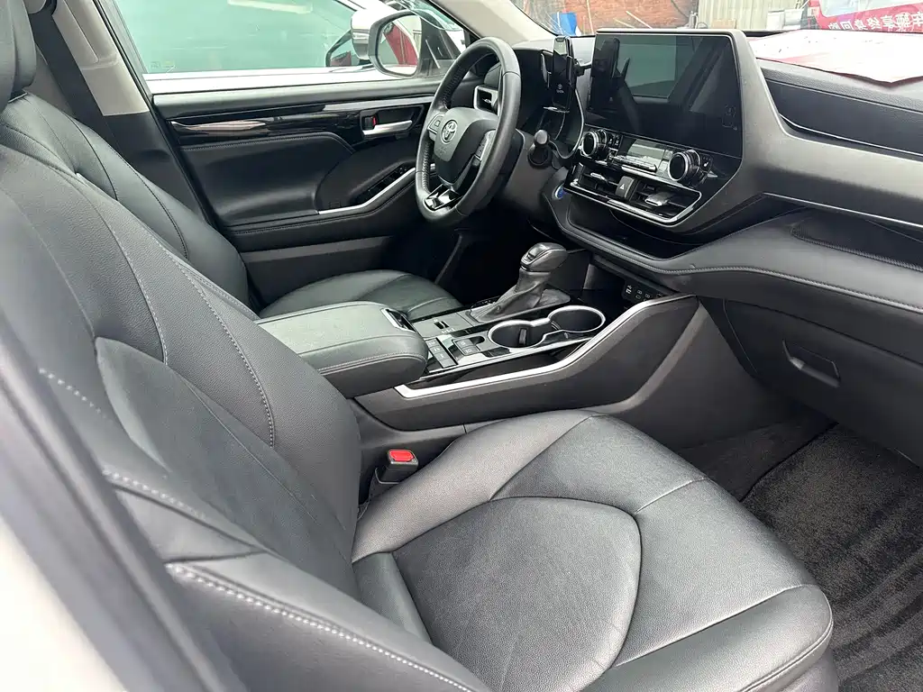 Toyota 汉兰达 2022款 双擎 2.5L 四驱尊贵版 7座 2022 - thumbnail 4