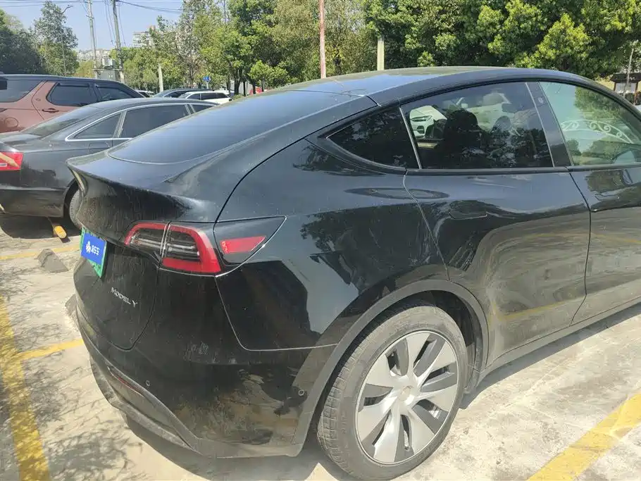 Tesla Model Y 2022 RWD 2022 - thumbnail 3