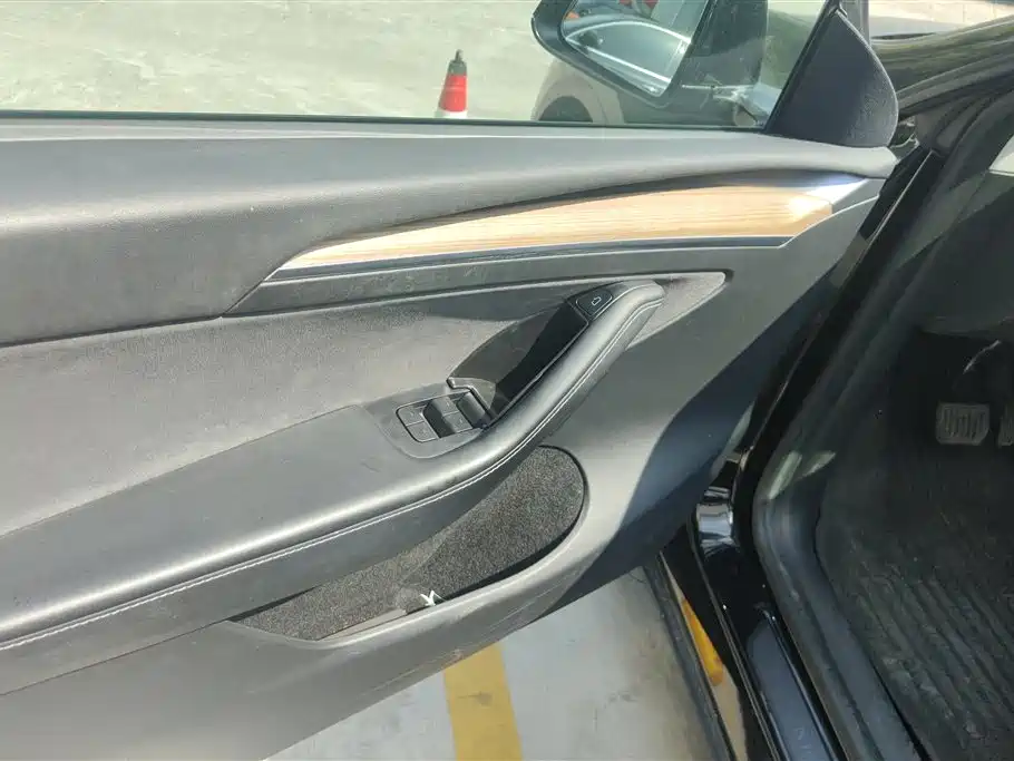 Tesla Model Y 2022 RWD 2022 - thumbnail 7